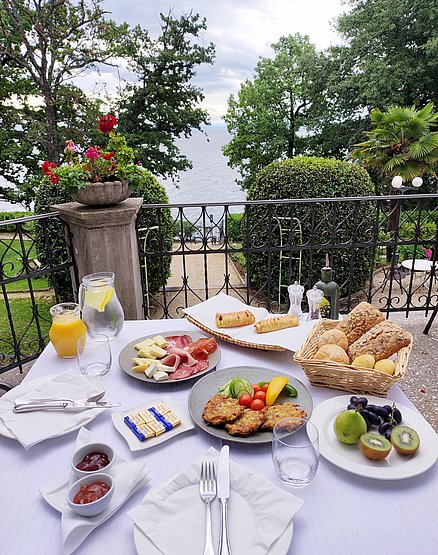 Frühstück auf der Terrasse Frühstück auf der Terrasse