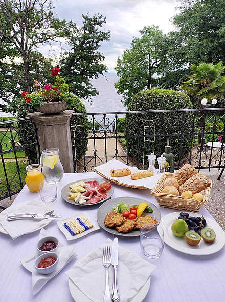 Frühstück auf der Terrasse