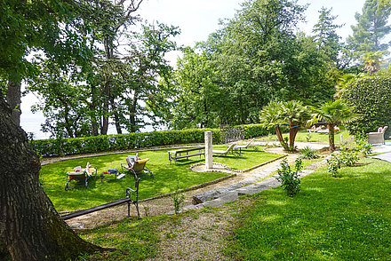 Garten mit Blick aufs Meer Garten mit Blick aufs Meer