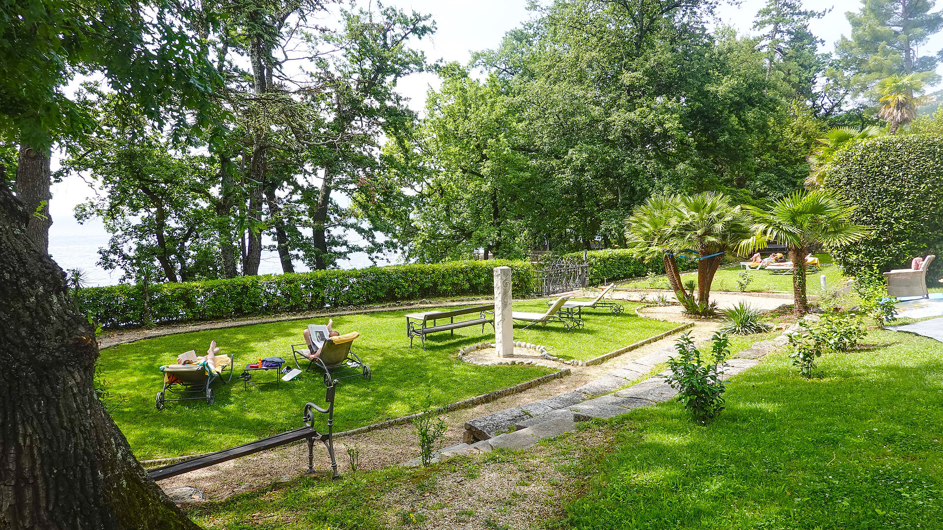 Garten mit Blick aufs Meer