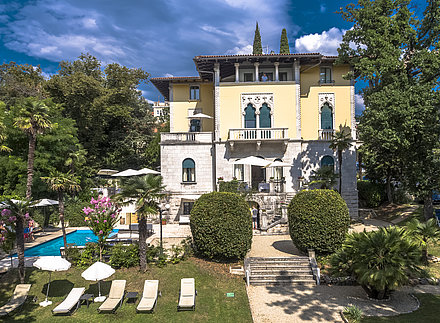 Hotel mit Pool direkt am Meer in der Kvarner Bucht Hotel mit Pool direkt am Meer in der Kvarner Bucht